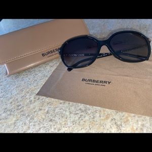 Burberry Woman’s Sunglasses